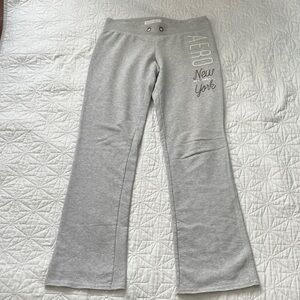 Y2K 2000’s Aeropostale Light Gray 'Aero New York' low rise Sweatpants size M
